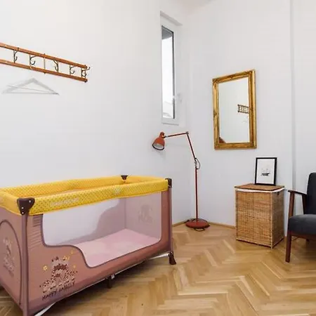شقة Klauzal W/3 Bedrooms, French Balcony *