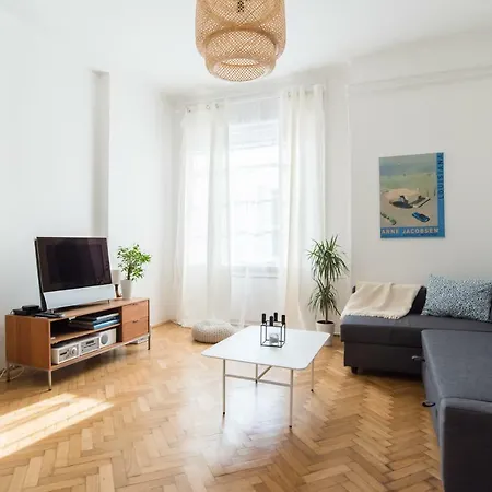 شقة Klauzal W/3 Bedrooms, French Balcony