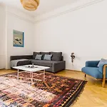 Klauzal W/3 Bedrooms, French Balcony Apartament *