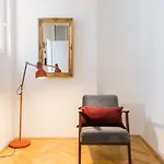 Klauzal W/3 Bedrooms, French Balcony Apartament