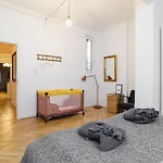 Klauzal W/3 Bedrooms, French Balcony