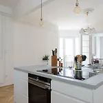 Klauzal W/3 Bedrooms, French Balcony Apartament