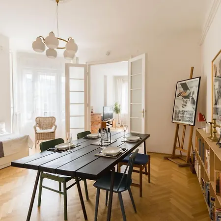 Klauzal W/3 Bedrooms, French Balcony Boedapest