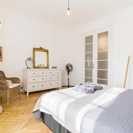 Klauzal W/3 Bedrooms, French Balcony *