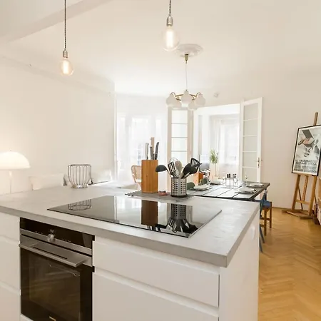Klauzal W/3 Bedrooms, French Balcony Boedapest