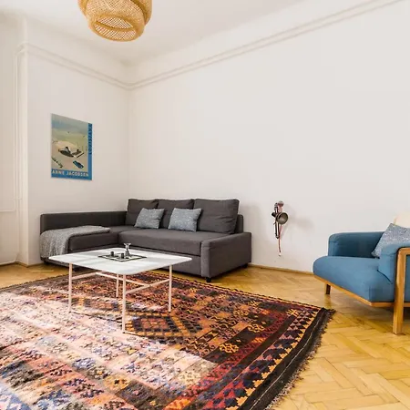 Klauzal W/3 Bedrooms, French Balcony Appartement *