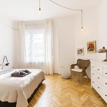 Klauzal W/3 Bedrooms, French Balcony Appartement Boedapest
