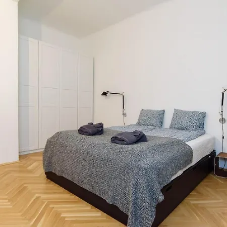 Klauzal W/3 Bedrooms, French Balcony *