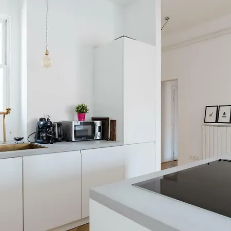 Klauzal W/3 Bedrooms, French Balcony