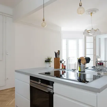 Klauzal W/3 Bedrooms, French Balcony Appartement