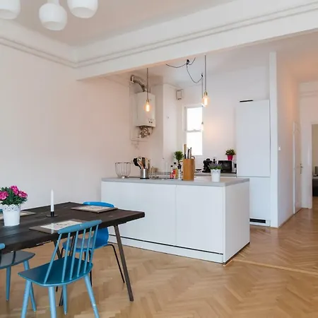Appartement Klauzal W/3 Bedrooms, French Balcony Boedapest