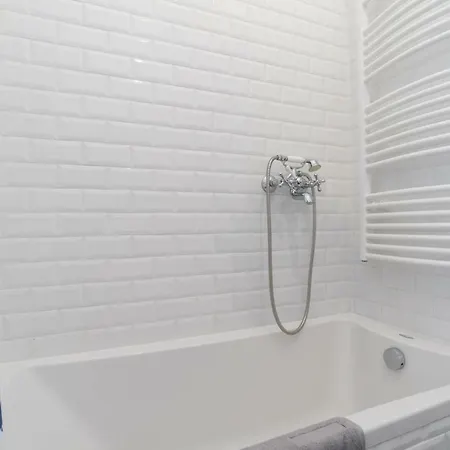 Klauzal W/3 Bedrooms, French Balcony *