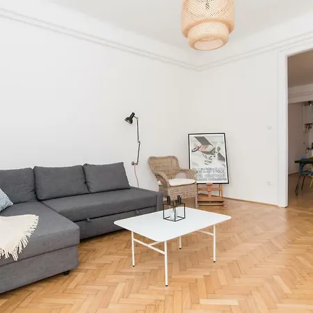 Klauzal W/3 Bedrooms, French Balcony Appartement *