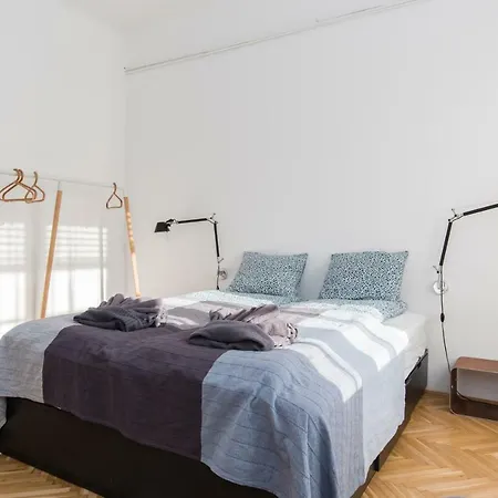 Appartement Klauzal W/3 Bedrooms, French Balcony *