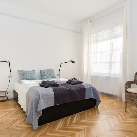 Appartement Klauzal W/3 Bedrooms, French Balcony *